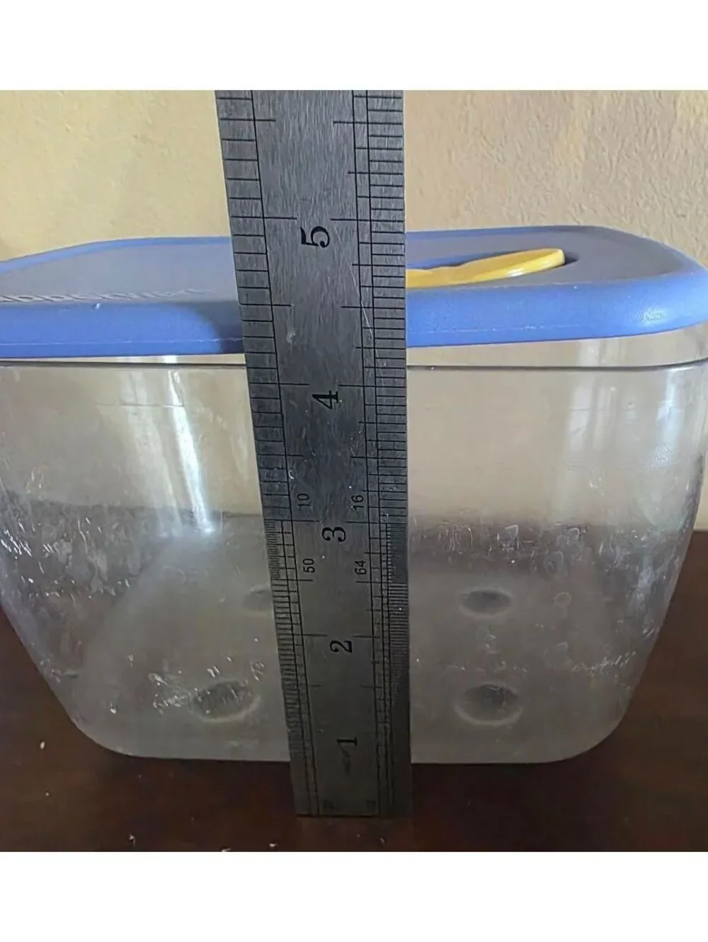 Tupperware vintage rock